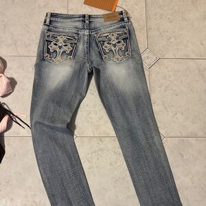 Elegant Straight Leg Jeans in Light Blue